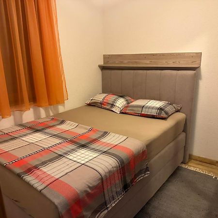 Apartman Edi Nin Esterno foto