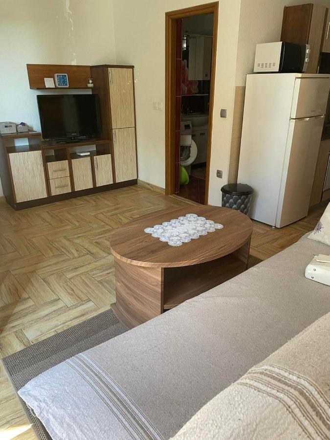 Apartman Edi Nin Esterno foto